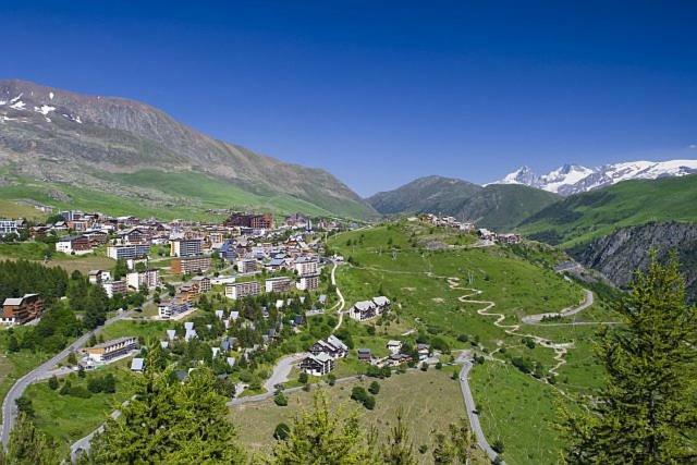 Studio Au Pied Des Montagnes Le Bourg-d'Oisans Bagian luar foto